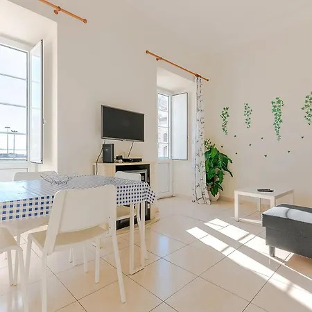 Διαμέρισμα Alfama Santa Apolonia *